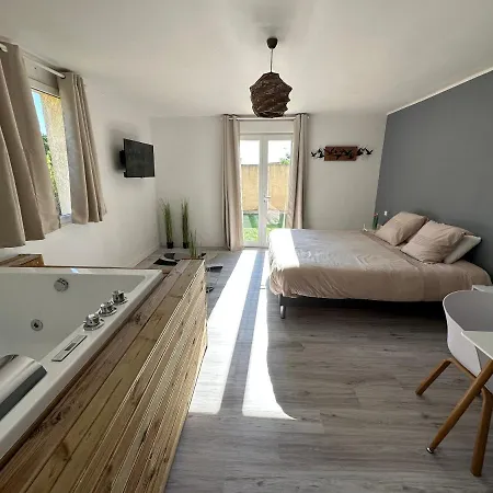 Balneo - Jardin Prive Apartment *