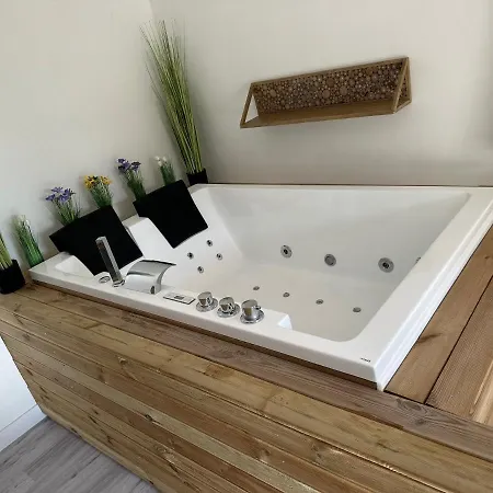 Apartmán Balnéo - Jardin Privé *